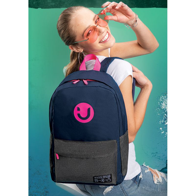mochila-con-materiales-reciclados-dama-joven-mujer-83087