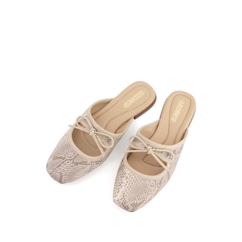 flat-andrea-mujer-89693