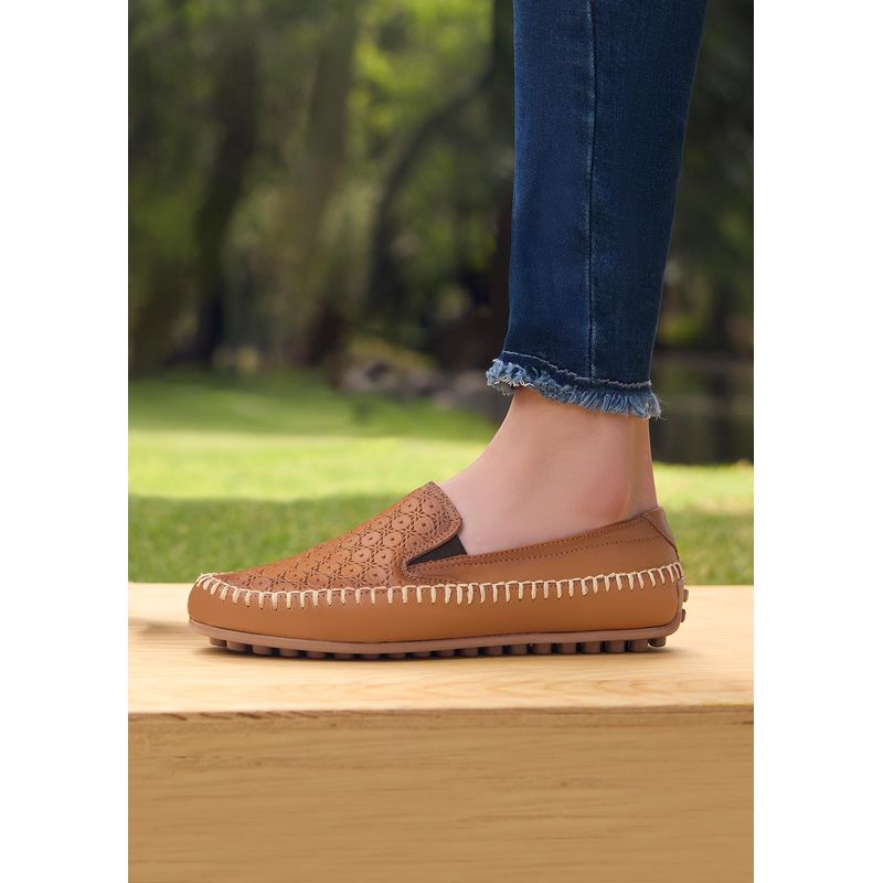 flat-andrea-mujer-94763