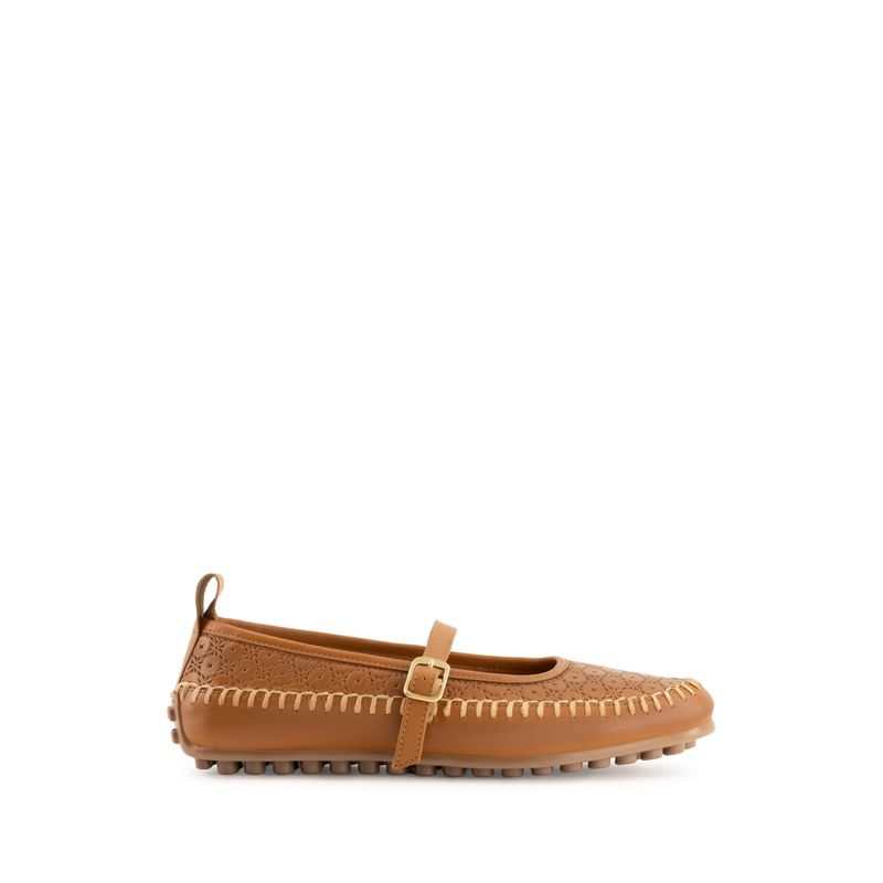 flat-andrea-mujer-94794